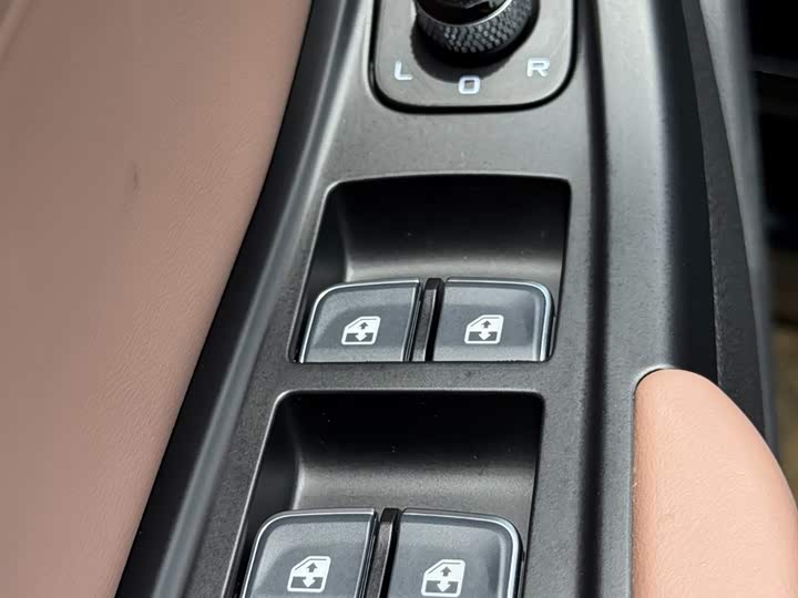 Фото 32 - Bestune B70