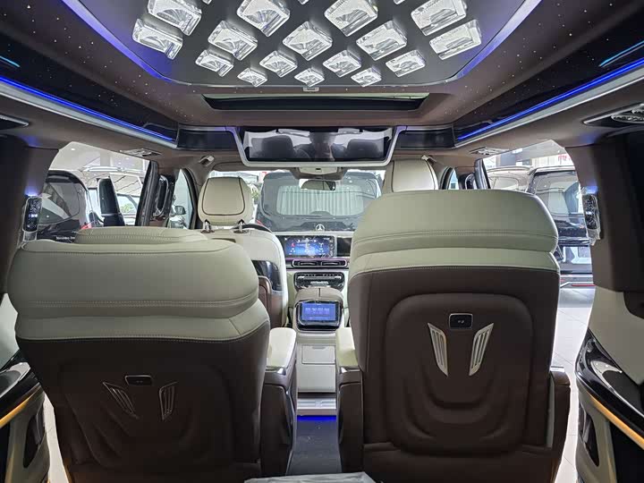 Фото 8 - Mercedes-Benz V-Class