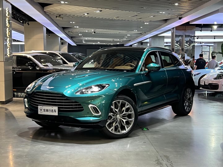 Фото 1 - Aston Martin DBX