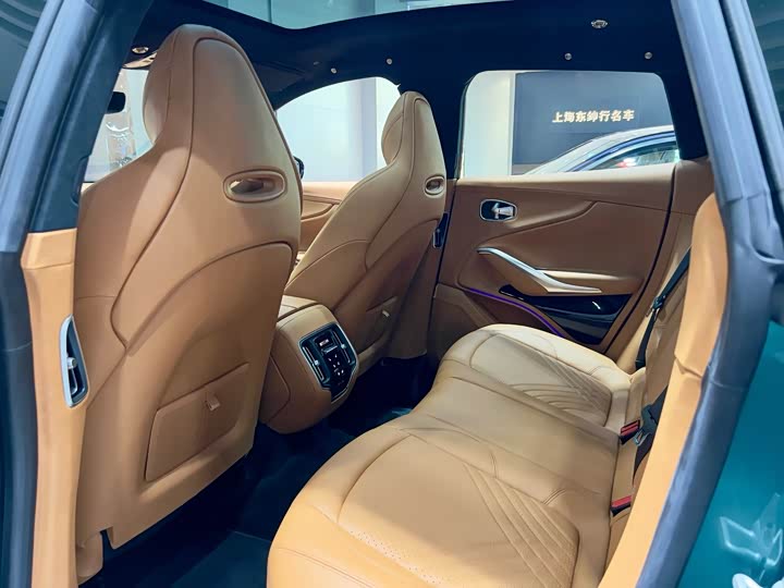 Фото 13 - Aston Martin DBX