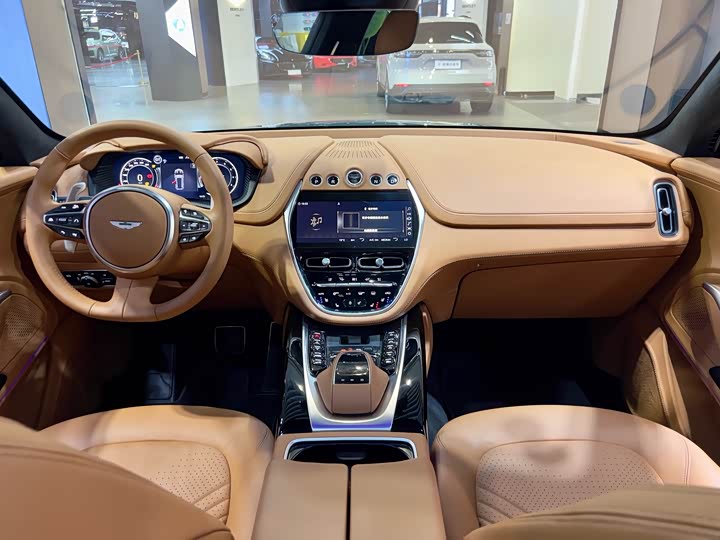 Фото 14 - Aston Martin DBX