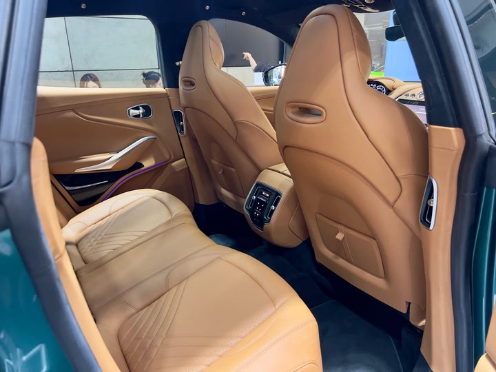 Фото 17 - Aston Martin DBX