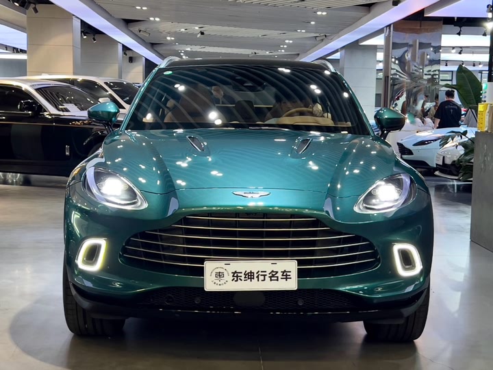 Фото 2 - Aston Martin DBX