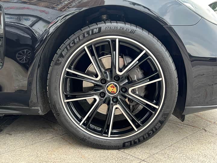 Фото 17 - Porsche Panamera