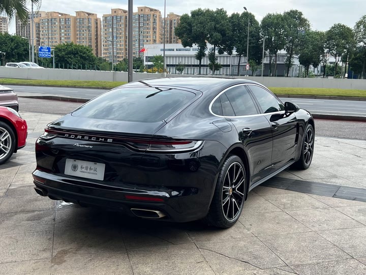 Фото 21 - Porsche Panamera