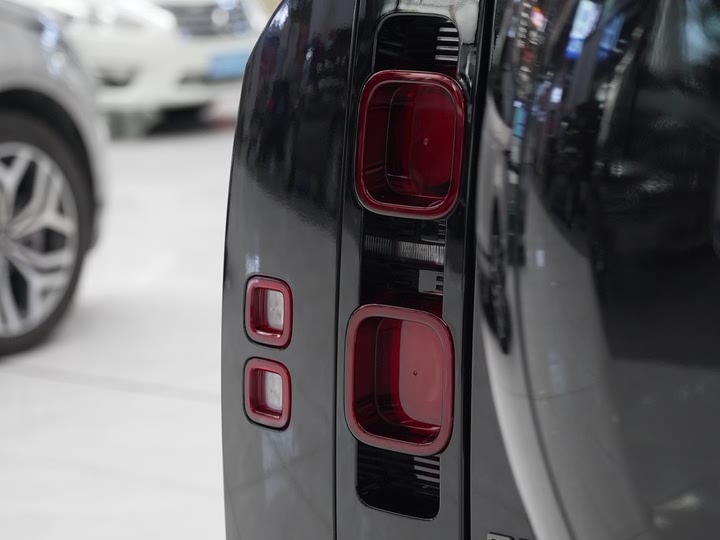 Фото 13 - Land Rover Defender