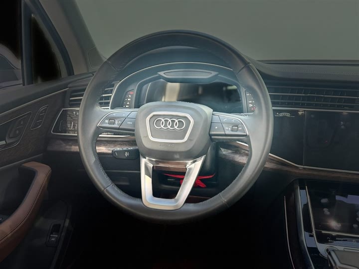 Фото 10 - Audi Q7