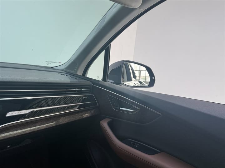 Фото 12 - Audi Q7