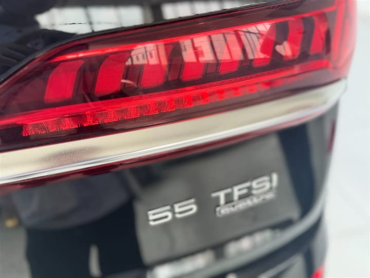 Фото 14 - Audi Q7