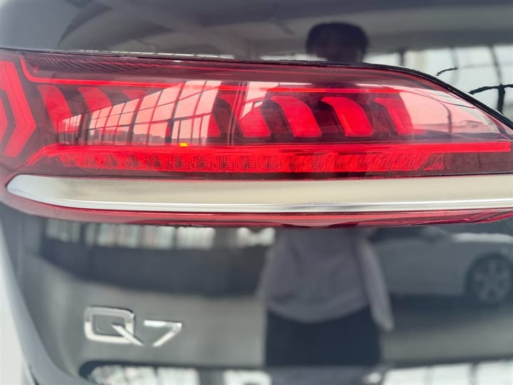 Фото 15 - Audi Q7