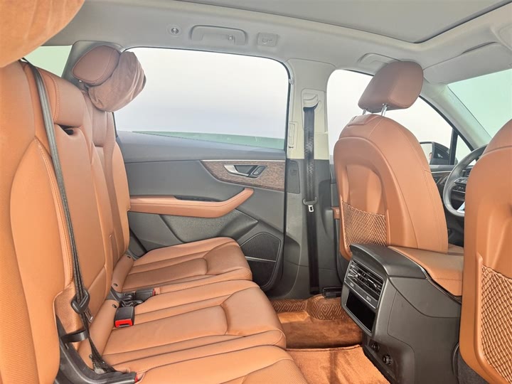 Фото 8 - Audi Q7