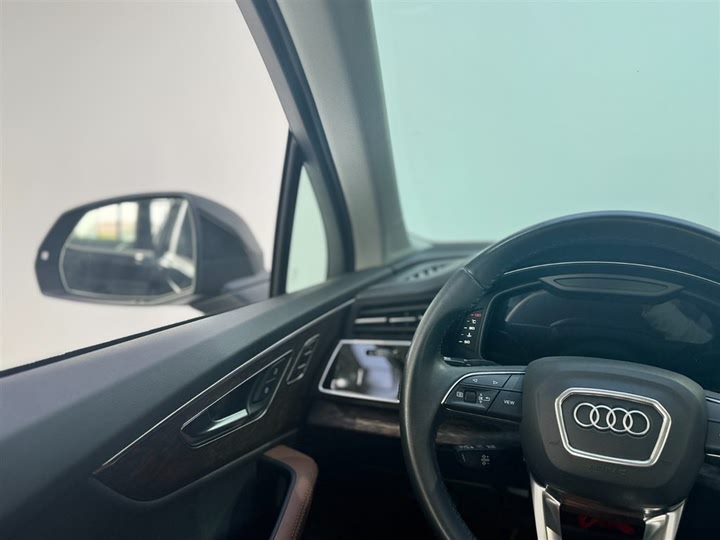 Фото 9 - Audi Q7