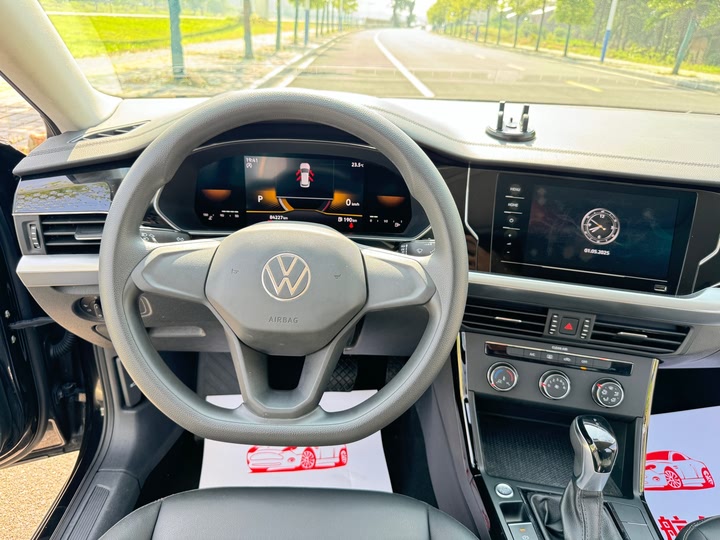 Фото 10 - Volkswagen Passat