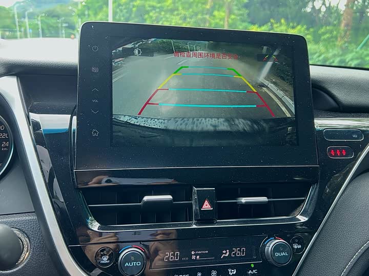 Фото 12 - Toyota Camry