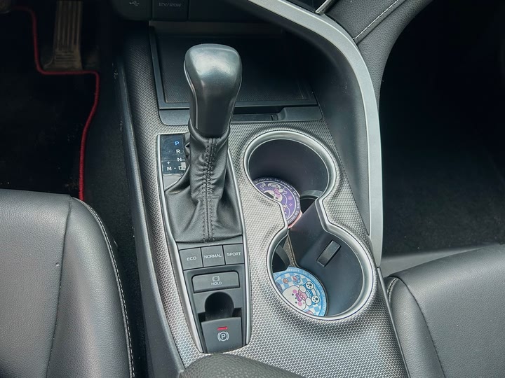 Фото 14 - Toyota Camry