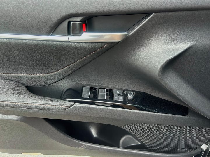 Фото 15 - Toyota Camry