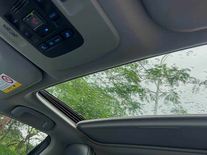 Фото 16 - Toyota Camry