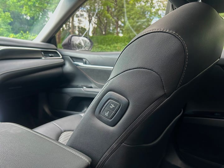 Фото 19 - Toyota Camry