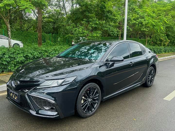 Фото 2 - Toyota Camry