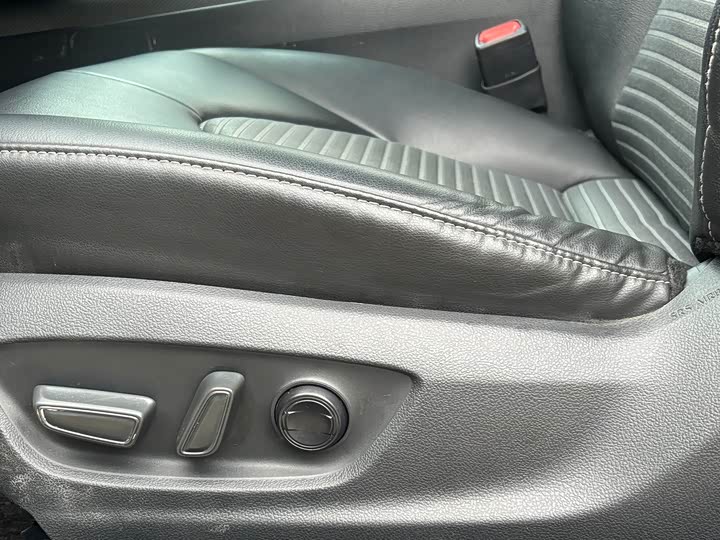 Фото 20 - Toyota Camry