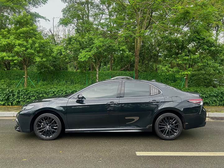 Фото 4 - Toyota Camry