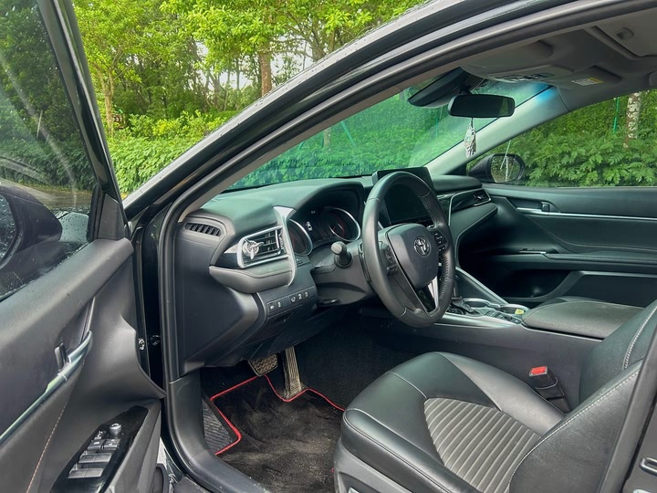 Фото 5 - Toyota Camry