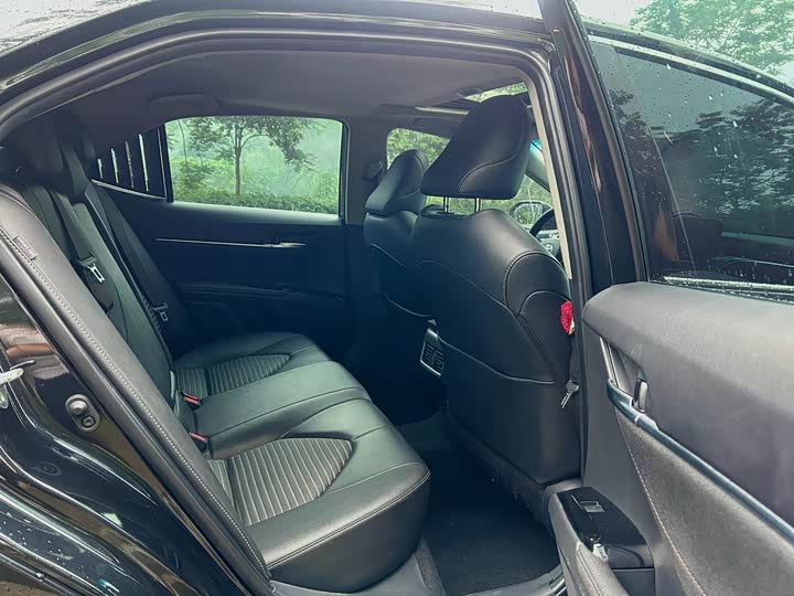 Фото 7 - Toyota Camry