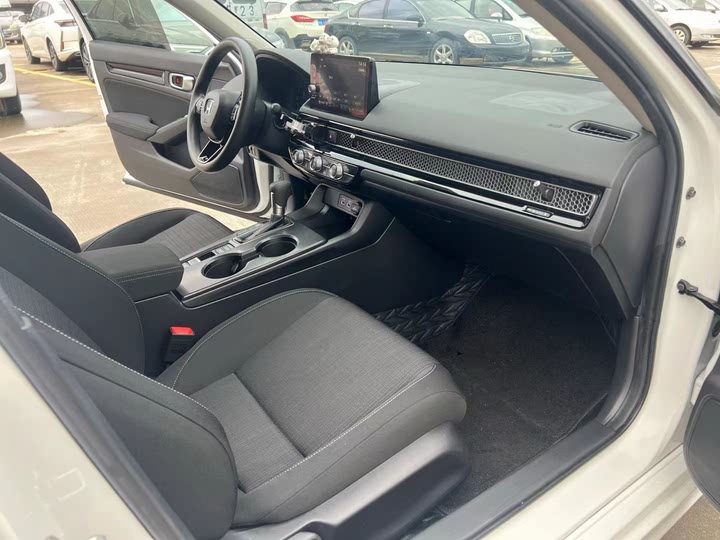 Фото 8 - Honda Civic