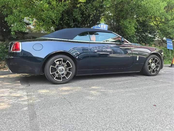 Фото 2 - Rolls-Royce Dawn