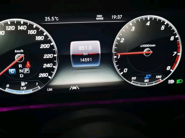 Фото 4 - Mercedes-Benz G-Class