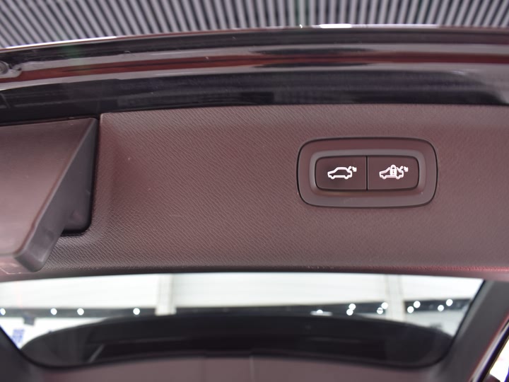 Фото 14 - Volvo XC90