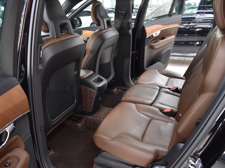 Фото 16 - Volvo XC90