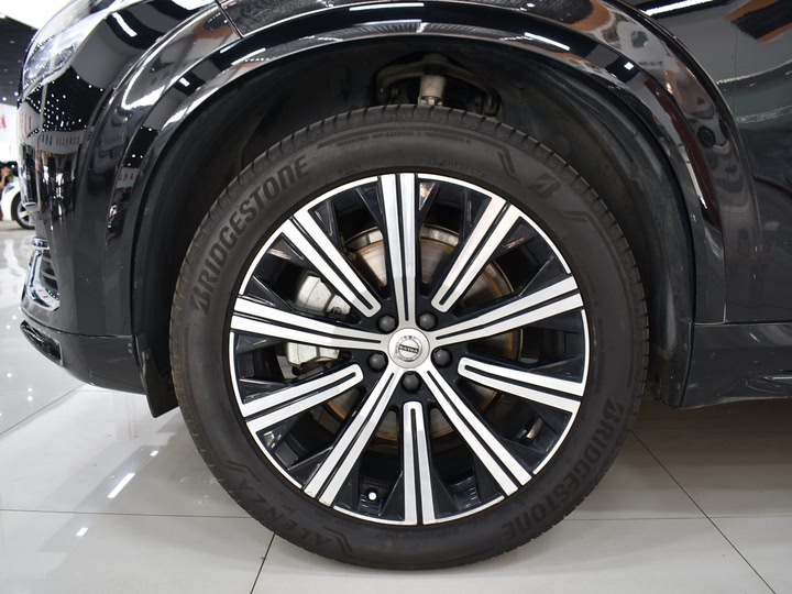 Фото 17 - Volvo XC90