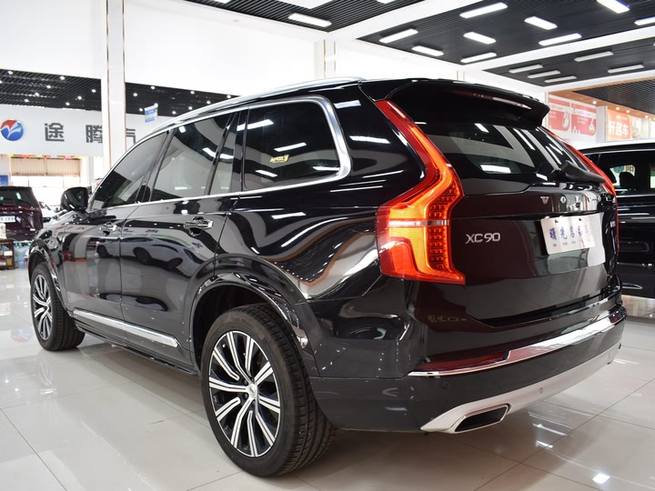 Фото 7 - Volvo XC90