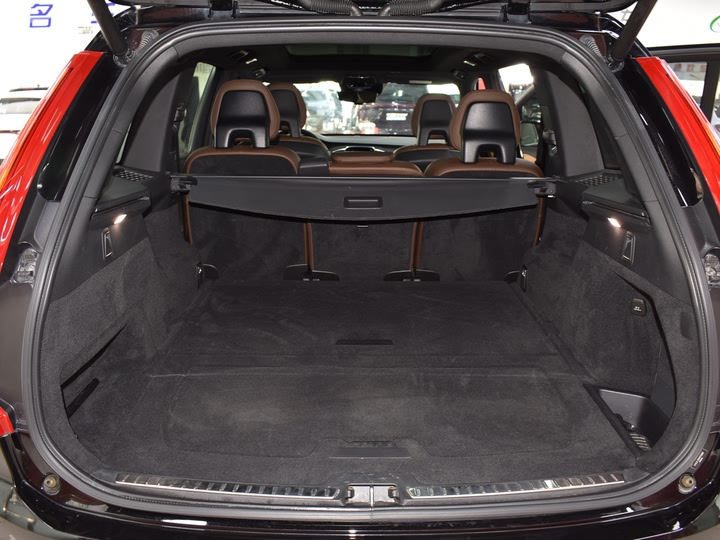 Фото 9 - Volvo XC90