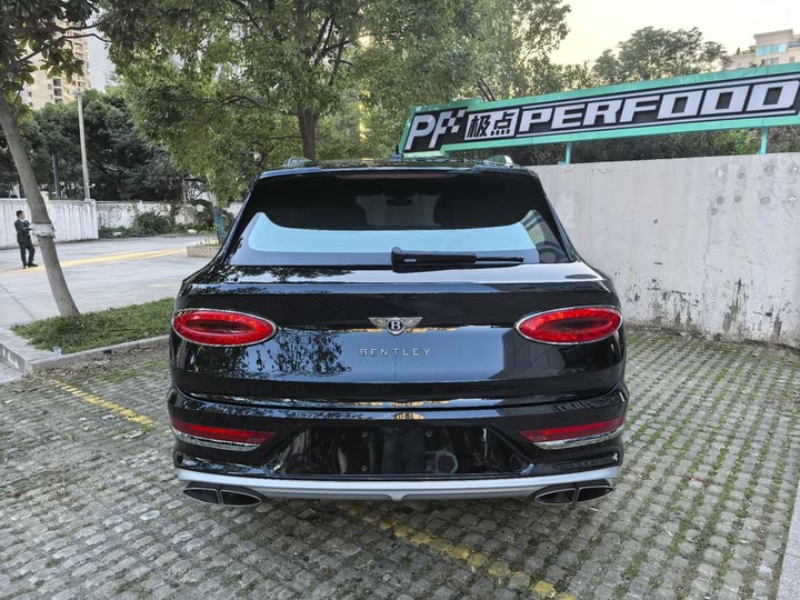 Фото 9 - Bentley Bentayga