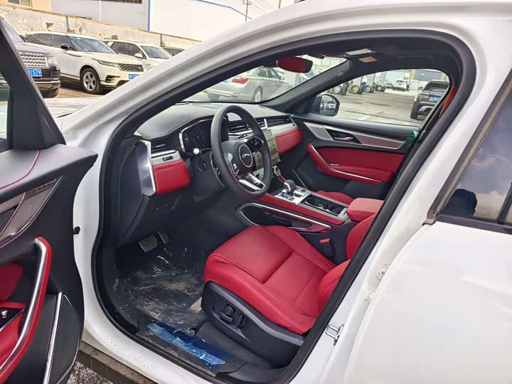 Фото 5 - Jaguar F-Pace