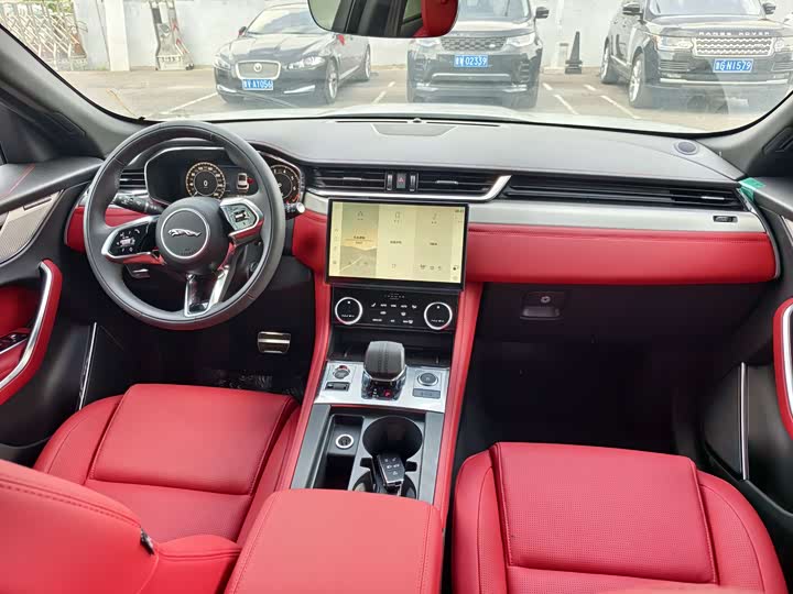 Фото 7 - Jaguar F-Pace