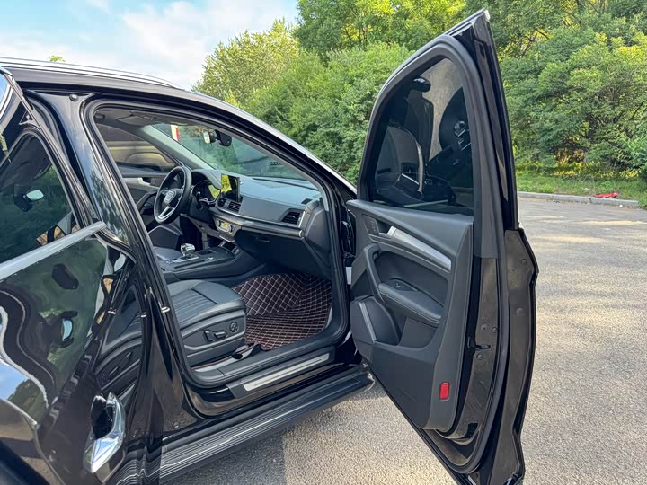 Фото 11 - Audi Q5L