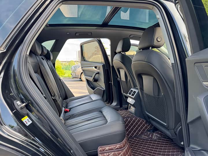 Фото 13 - Audi Q5L