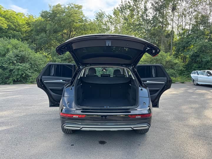 Фото 19 - Audi Q5L