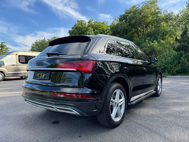 Фото 21 - Audi Q5L