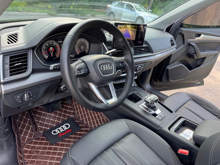 Фото 7 - Audi Q5L
