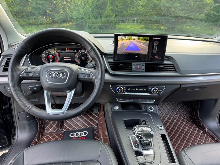 Фото 8 - Audi Q5L