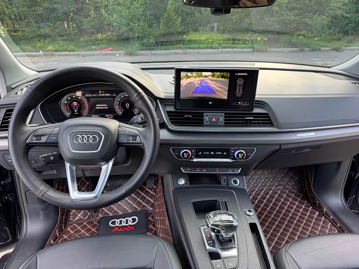 Фото 9 - Audi Q5L