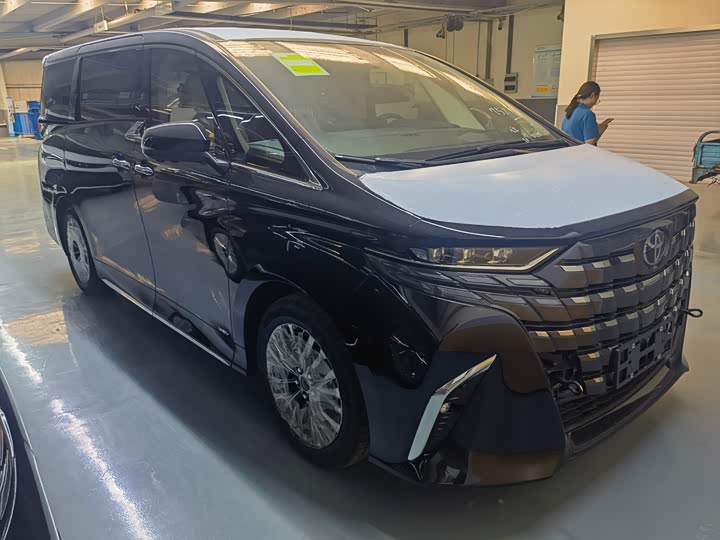 Фото 1 - Toyota Alphard