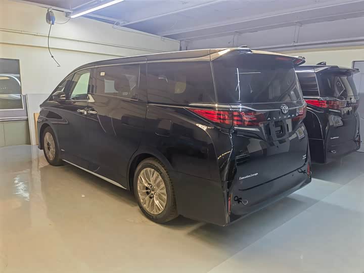 Фото 3 - Toyota Alphard
