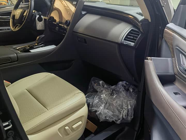 Фото 5 - Toyota Alphard