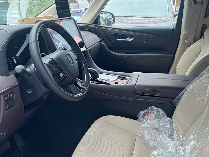 Фото 3 - Toyota Vellfire