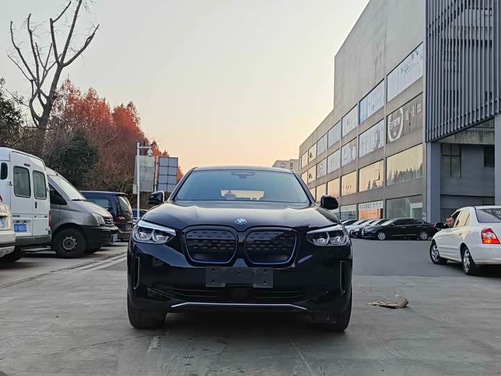 Фото 2 - BMW iX3